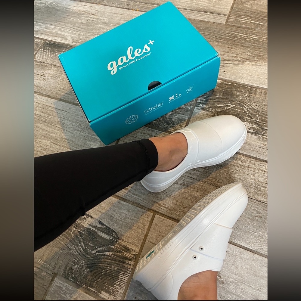 Gales frontline nurse shoes in white size 5.5